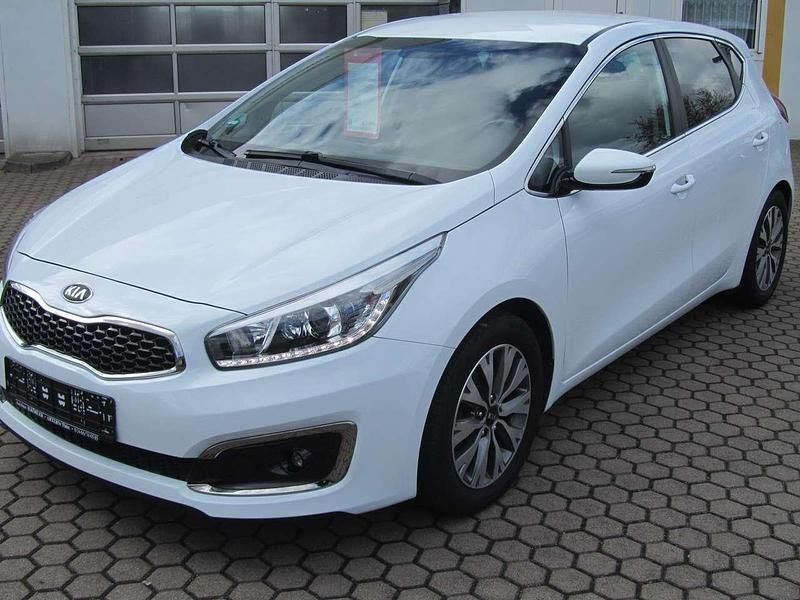 Gebraucht Kia Ceed Edition 7 135 PS (99 kW) 2017 Weiß Kleinwagen