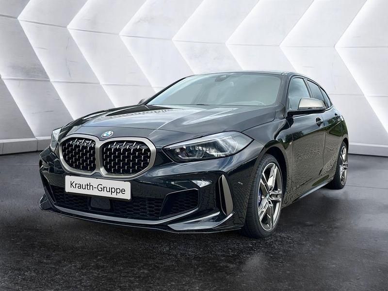 Schwarz Gebraucht 2022 BMW M135 Performance Kleinwagen | 32.900 € (Fairer Preis) - Bild 1/4