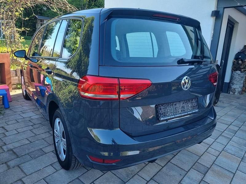 Gebraucht VW Touran Trendline 110 PS (80 kW) 2018 Uranograu Van / Kleinbus