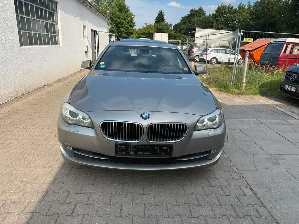 Gebraucht BMW 525 204 PS (150 kW) 2011 Silber Kombi