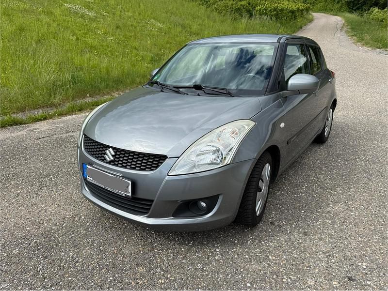 Grau Gebraucht 2011 Suzuki Swift Kleinwagen | 5.800 € (Etwas zu teuer) - Bild 1/4