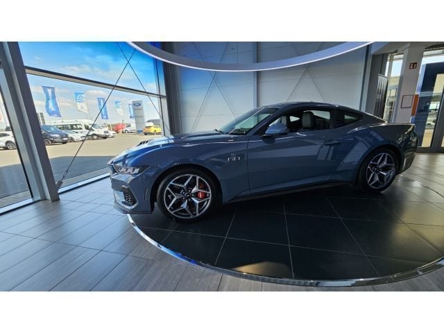Blau Neu 2025 Ford Mustang Fastback | 58.500 € (Superpreis) - Bild 1/4