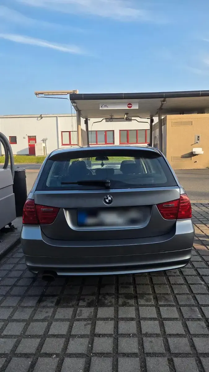 Gebraucht BMW 320 184 PS (135 kW) 2011 Silber Kombi