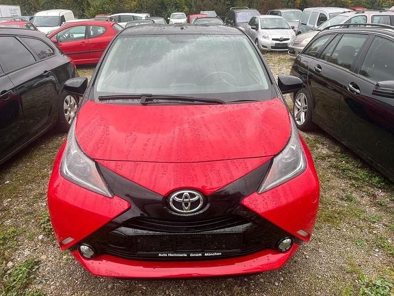 Rot Gebraucht 2018 Toyota Aygo X-play Kleinwagen | 9.400 € (Fairer Preis) - Bild 1/4