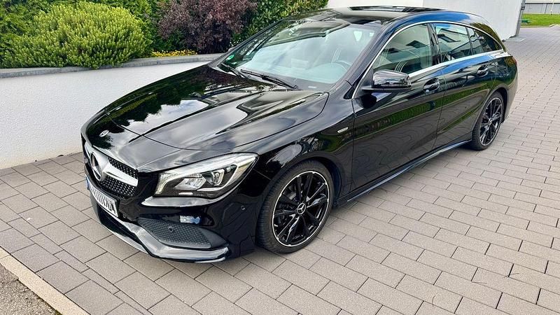 Schwarz Gebraucht 2018 Mercedes CLA180 Shooting Brake AMG Kombi | 20.500 € (Fairer Preis) - Bild 1/4