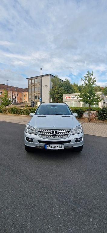 Silber Gebraucht 2005 Mercedes ML350 SUV | 8.400 € - Bild 1/4
