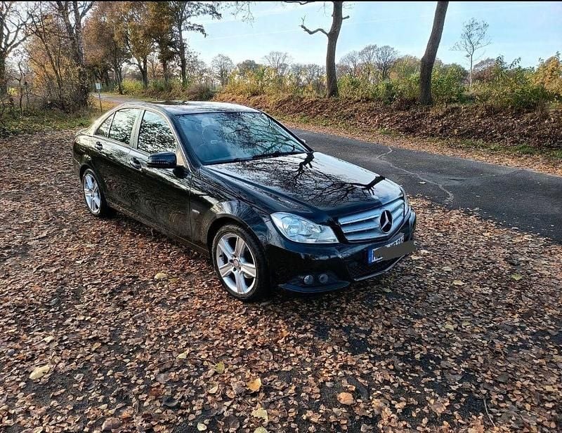 Schwarz Gebraucht 2013 Mercedes C200 Limousine | 7.999 € (Fairer Preis) - Bild 1/4