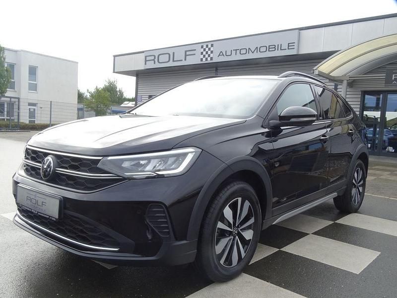 Schwarz deep black perleffekt (metallic) Gebraucht 2024 VW Taigo Move SUV | 23.490 € (Guter Preis) - Bild 1/3