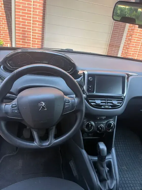 Gebraucht Peugeot 208 Active 68 PS (50 kW) 2013 Schwarz Kleinwagen
