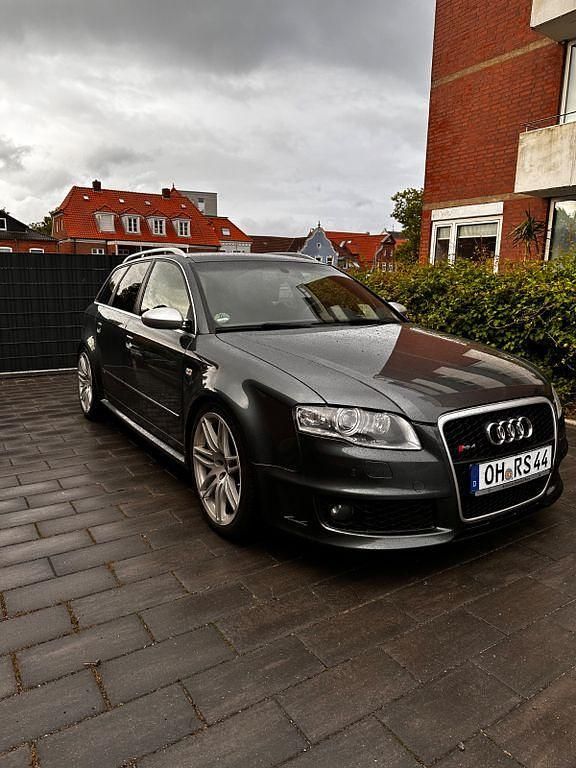 Grau Gebraucht 2007 Audi RS4 Sport Limousine | 36.890 € (Fairer Preis) - Bild 1/4
