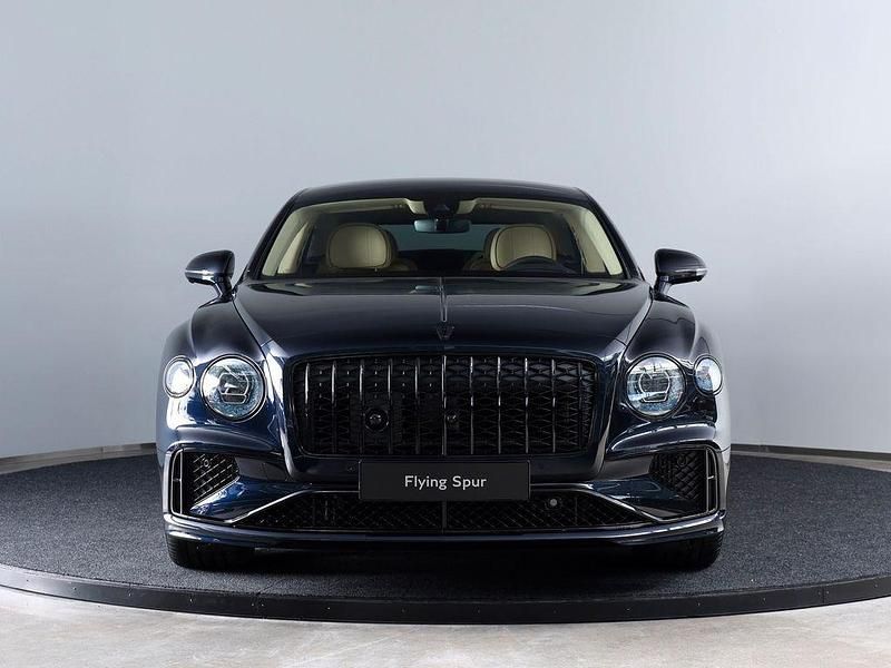 Neu Bentley Flying Spur 680 PS (500 kW) 2026 Schwarz Limousine