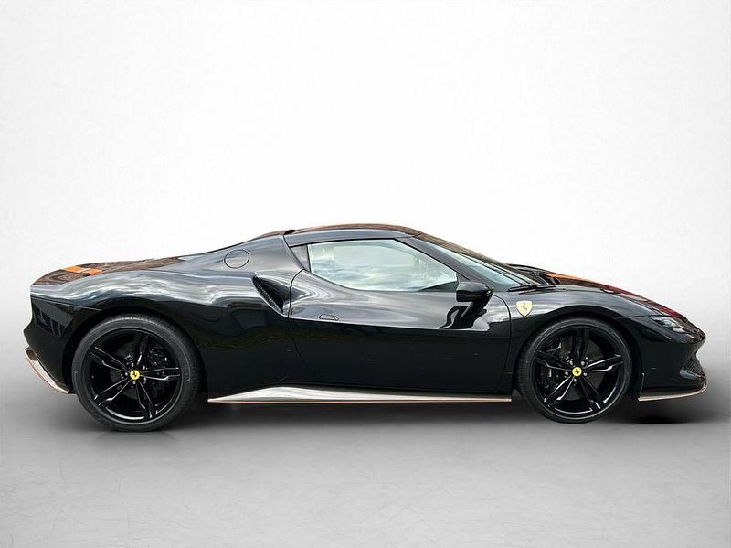 Gebraucht Ferrari 296 829 PS (609 kW) 2024 Schwarz Coupé