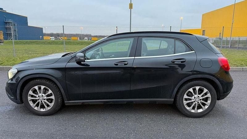 Schwarz Gebraucht 2014 Mercedes GLA200 SUV | 13.500 € (Guter Preis) - Bild 1/4