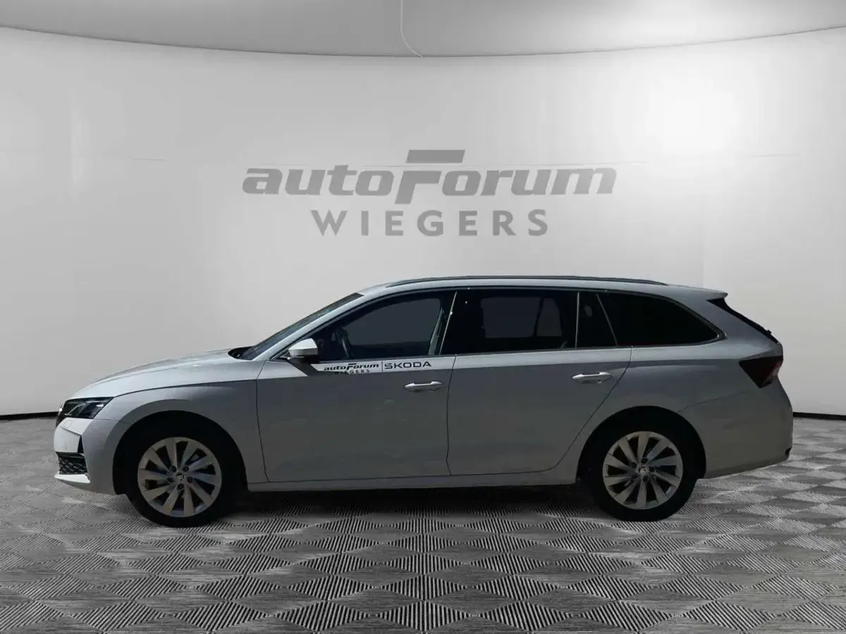 Gebraucht Skoda Octavia Exclusive 150 PS (110 kW) 2024 Moon weiß perleffekt Kombi