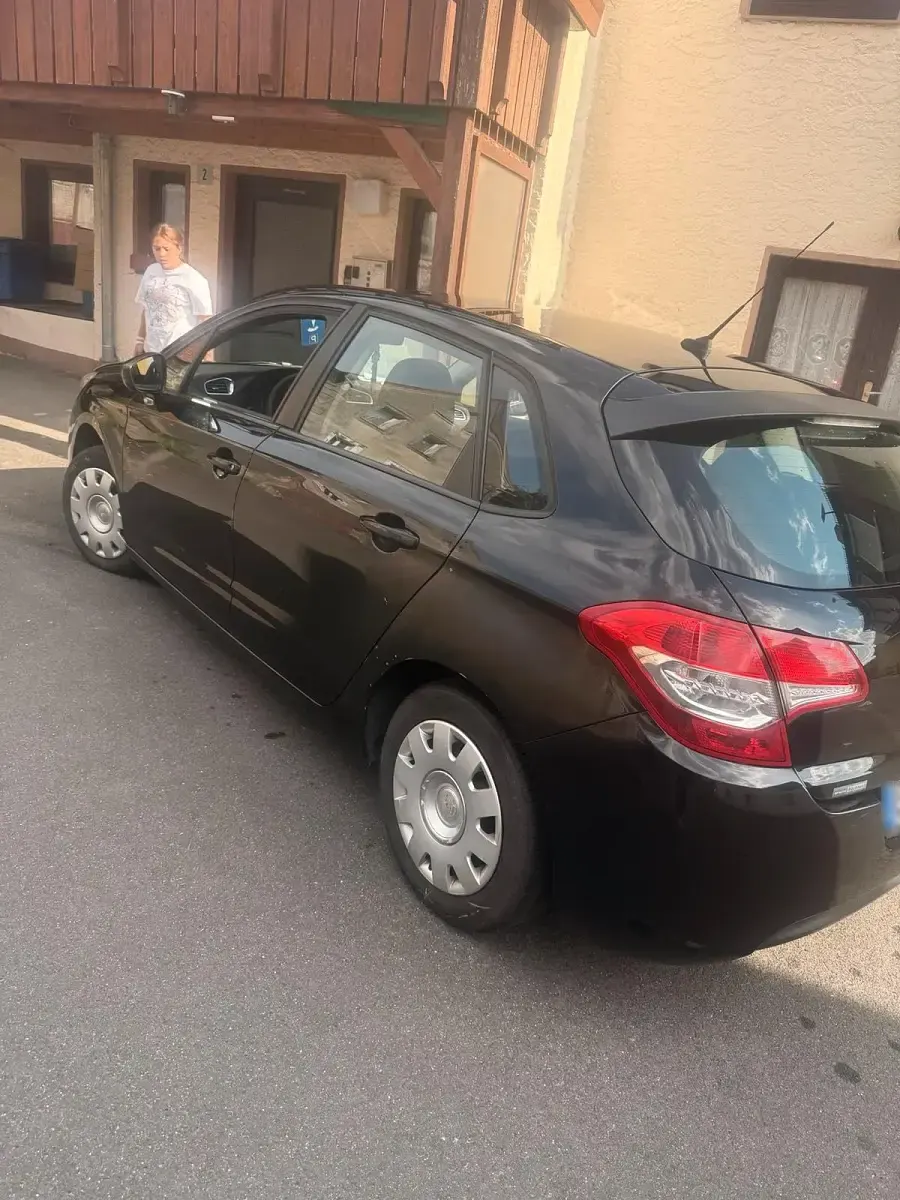 Gebraucht Citroën C4 90 PS (66 kW) 2011 Schwarz Limousine