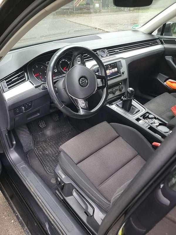 Schwarz Gebraucht 2016 VW Passat Kombi | 10.800 € (Guter Preis) - Bild 1/2