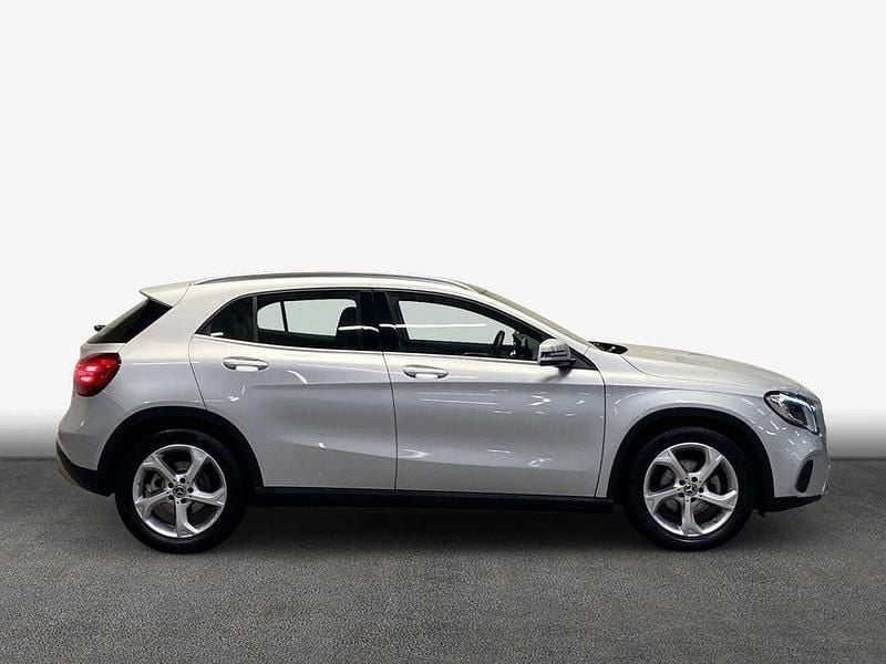 Gebraucht Mercedes GLA200 Urban 156 PS (114 kW) 2019 Iridiumsilber metallic SUV