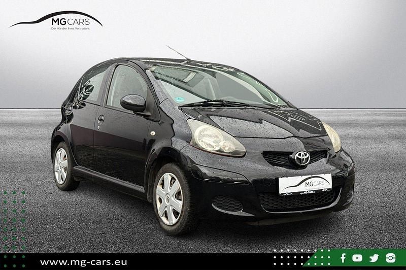 Gebraucht Toyota Aygo 68 PS (50 kW) 2011 Schwarz Kleinwagen