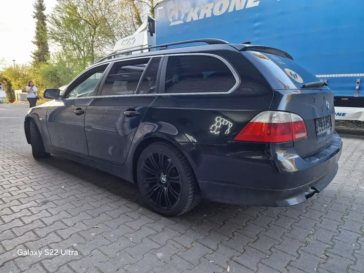 Gebraucht BMW 530 231 PS (169 kW) 2006 Black sapphire metallic Kombi