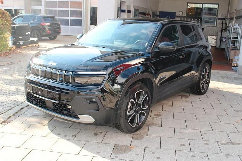 Solid black clear coat Gebraucht 2023 Jeep Avenger EV Summit SUV | 21.900 € (Superpreis) - Bild 1/4