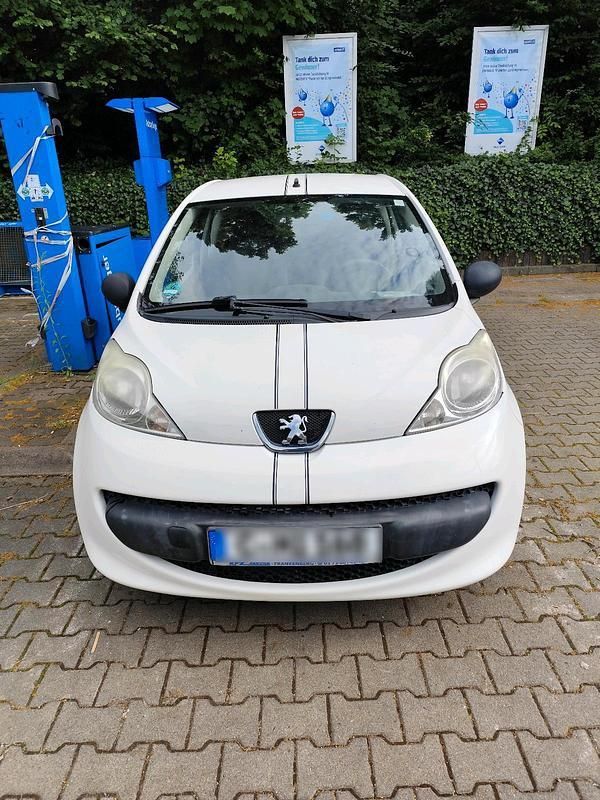 Weiß Gebraucht 2008 Peugeot 107 Kleinwagen | 1.100 € (Fairer Preis) - Bild 1/4