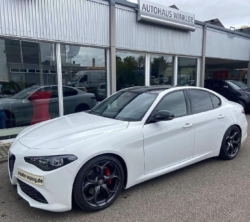Rot Gebraucht 2024 Alfa Romeo Giulia Limousine | 54.990 € - Bild 1/4