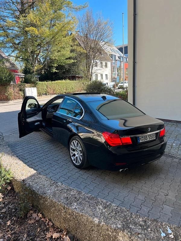 Schwarz Gebraucht 2011 BMW 730 Limousine | 14.700 € (Fairer Preis) - Bild 1/4