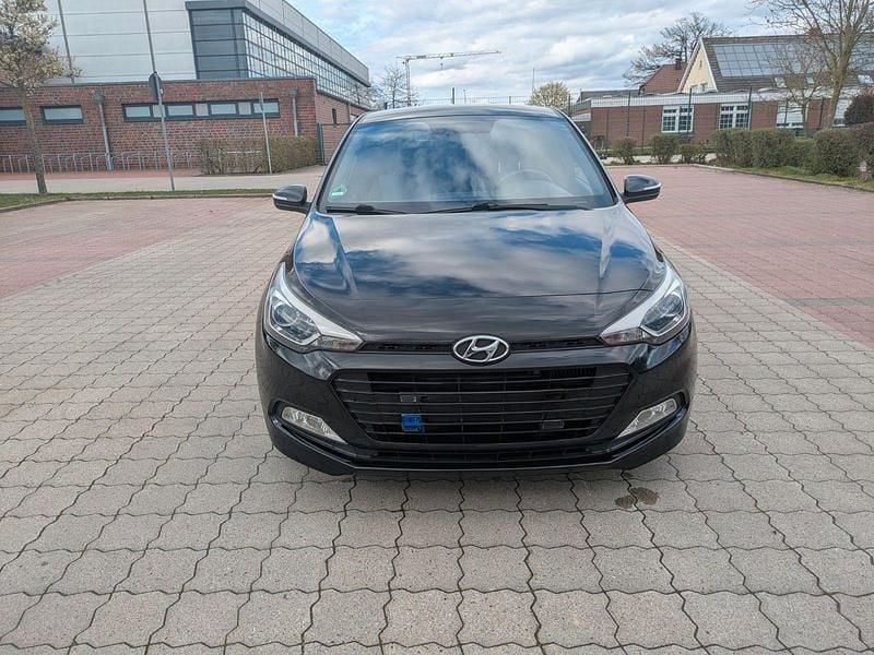 Gebraucht Hyundai i20 Active 101 PS (74 kW) 2016 Schwarz Coupé