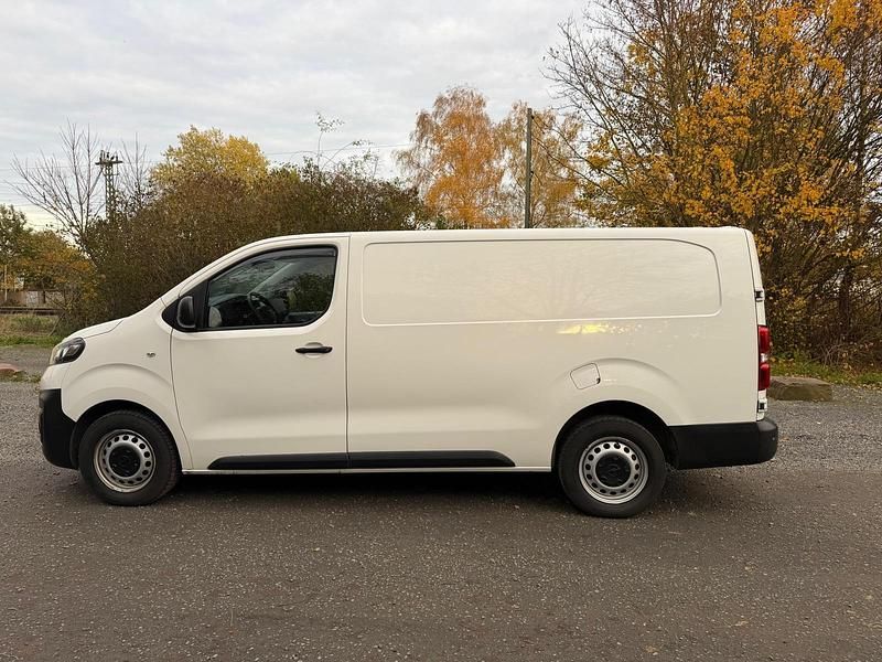Second-hand Opel Vivaro 122 CP (89 kW) 2020 Alb Monovolum