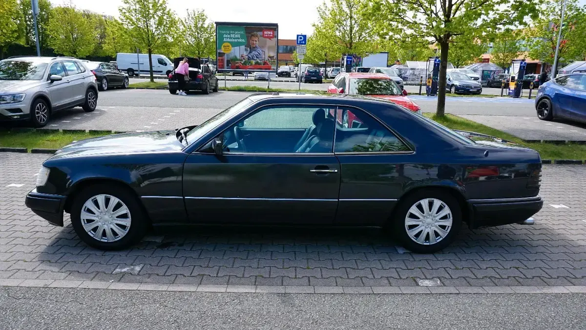 Gebraucht Mercedes E220 150 PS (110 kW) 1995 Schwarz Coupé