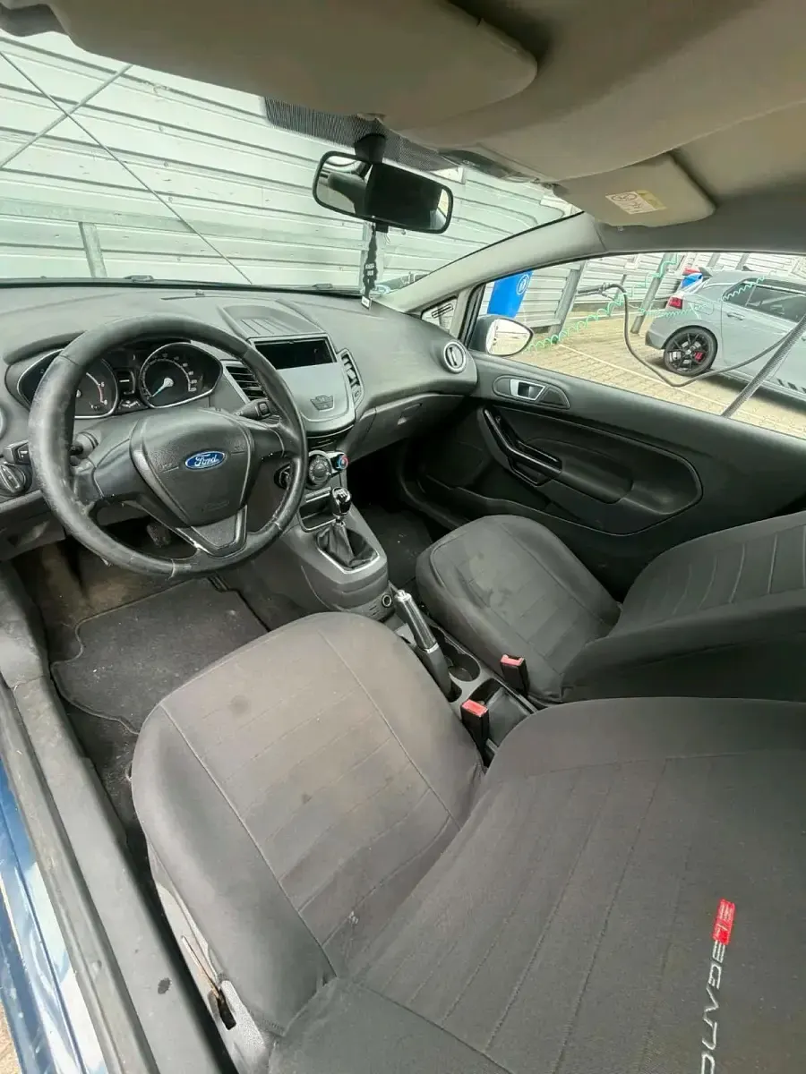Second-hand Ford Fiesta 75 CP (55 kW) 2015 Albastru Hatchback
