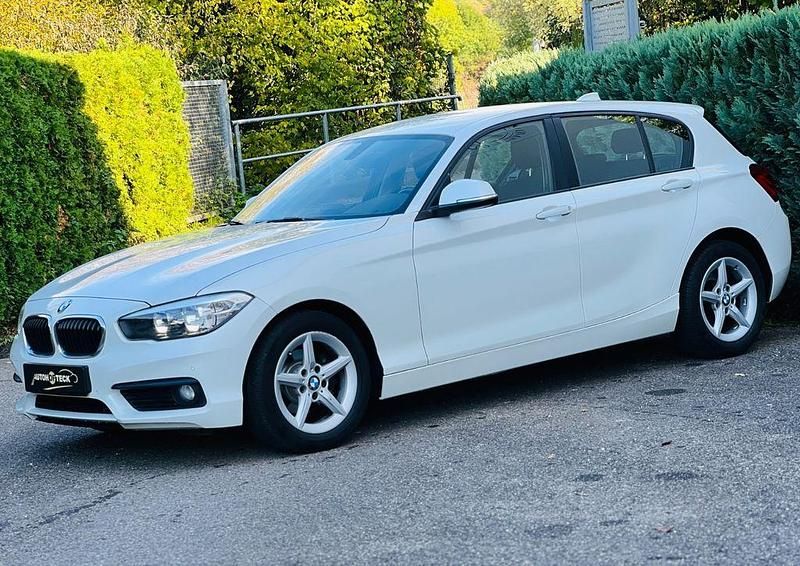 Weiß Gebraucht 2016 BMW 118 Advantage Kleinwagen | 12.800 € (Fairer Preis) - Bild 1/4