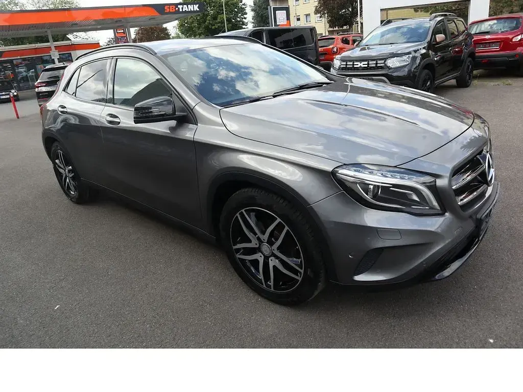 Gebraucht Mercedes GLA200 156 PS (114 kW) 2015 Grau SUV
