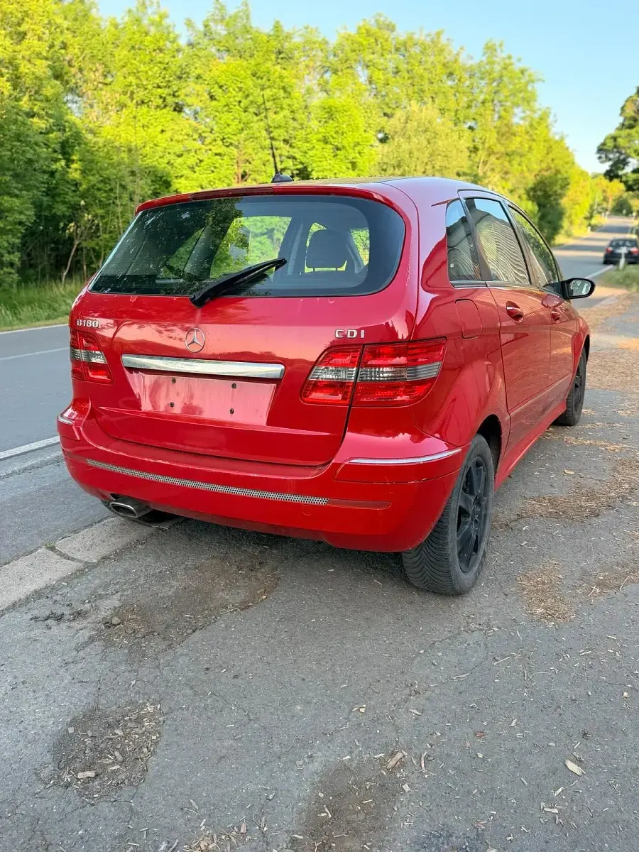 Gebraucht Mercedes B200 108 PS (79 kW) 2006 Rot Van / Kleinbus