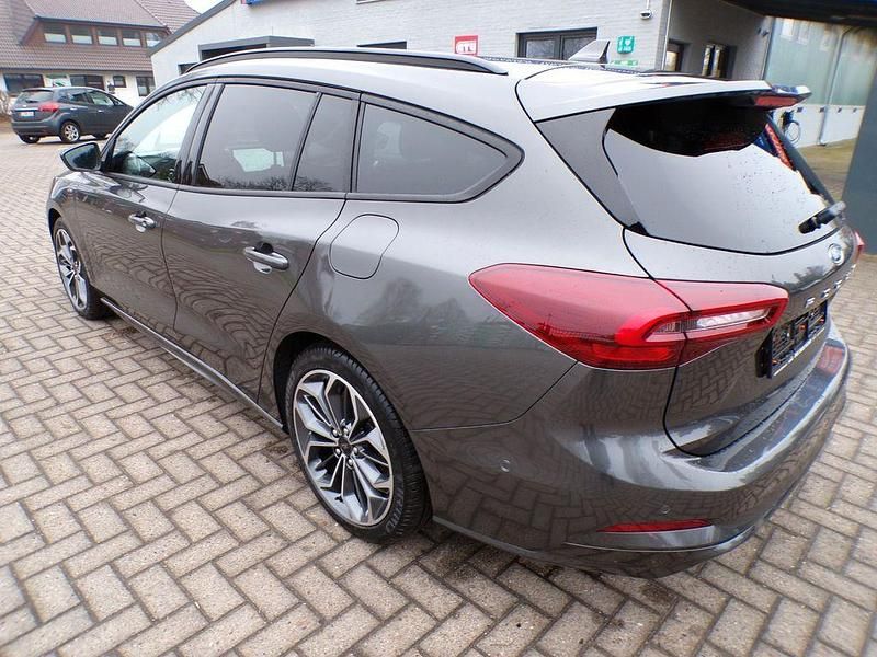 Gebraucht Ford Focus ST-Line X 155 PS (114 kW) 2025 Grau Limousine