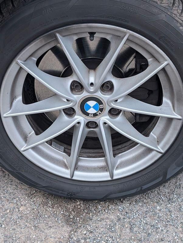 Gebraucht BMW 320 163 PS (119 kW) 2012 Schwarz Kombi