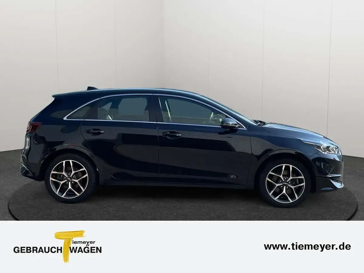 Gebraucht Kia Ceed Spirit 140 PS (102 kW) 2025 Schwarz Kleinwagen