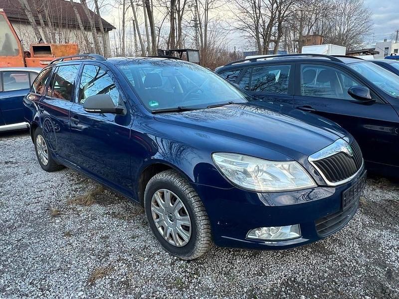 Gebraucht Skoda Octavia Classic 102 PS (75 kW) 2011 Blau Kombi