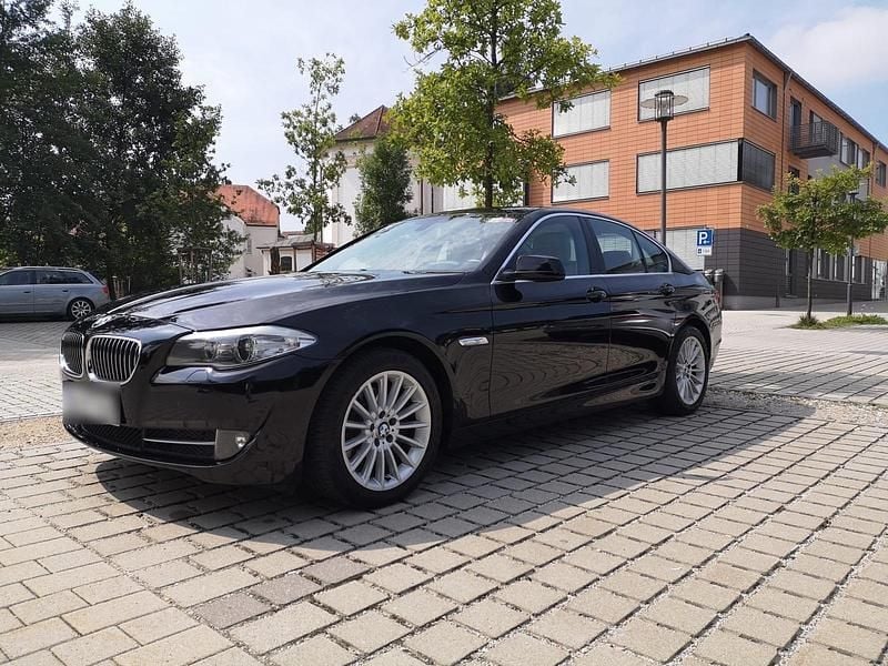 Gebraucht BMW 520 184 PS (135 kW) 2013 Schwarz Limousine