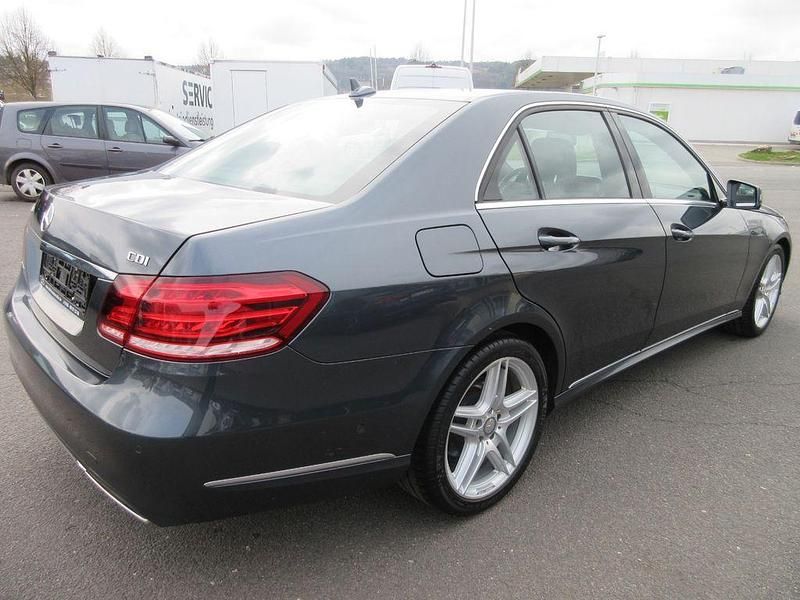 Gebraucht Mercedes E220 170 PS (125 kW) 2014 Grau Limousine