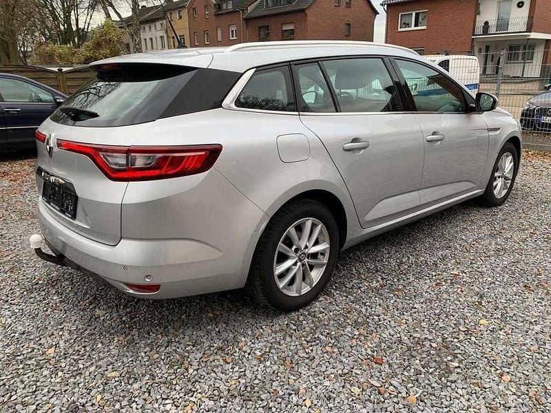 Gebraucht Renault Mégane GrandTour Intens 132 PS (97 kW) 2017 Platingrau Kombi