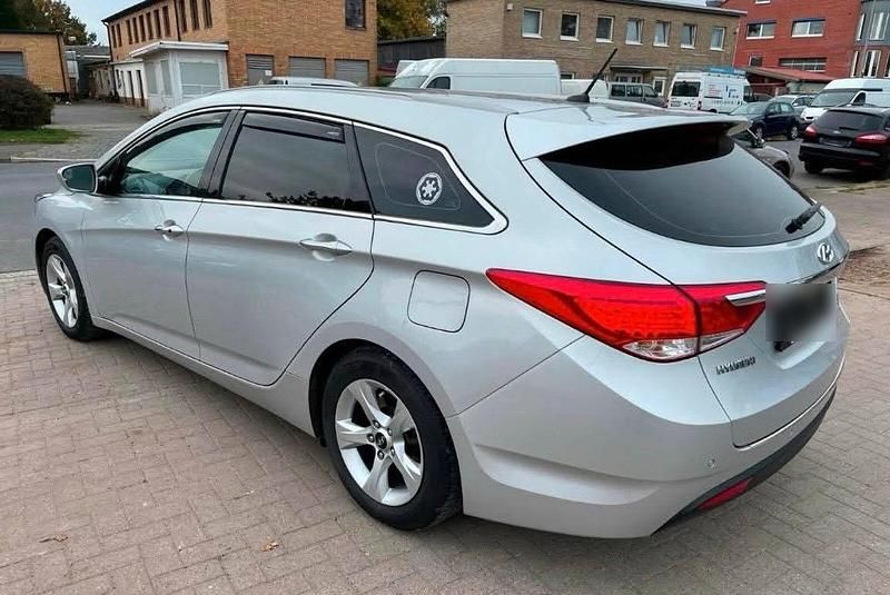 Gebraucht Hyundai i40 135 PS (99 kW) 2012 Grau Kombi