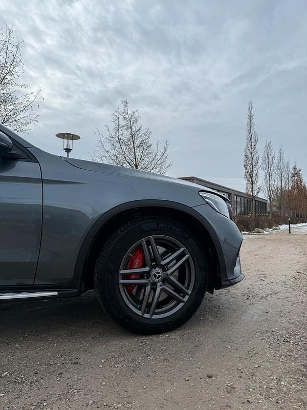 Gebraucht Mercedes GLC250 AMG line 210 PS (154 kW) 2019 Grau SUV