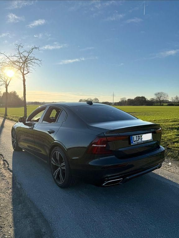 Gebraucht Volvo S60 R-Design 250 PS (183 kW) 2019 Grau Limousine