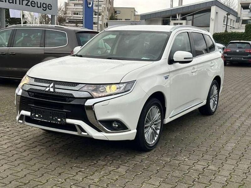 Weiß Gebraucht 2018 Mitsubishi Outlander P-HEV SUV | 20.590 € (Fairer Preis) - Bild 1/4