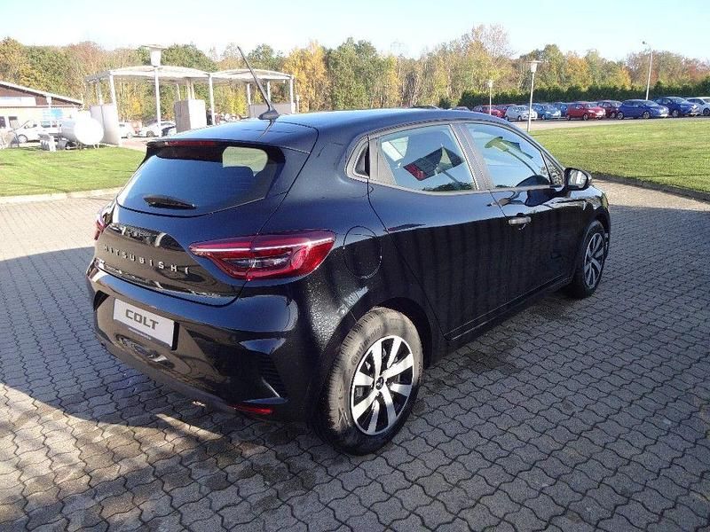 Gebraucht Mitsubishi Colt Basis 67 PS (49 kW) 2024 Onyxschwarz Limousine