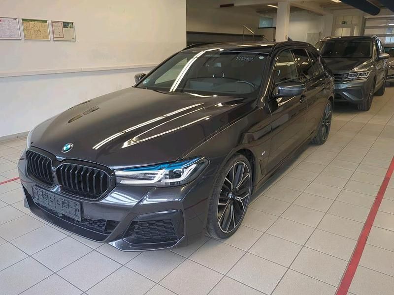 Sophistograu Gebraucht 2023 BMW 530 M Sport Kombi | 37.999 € (Teuer) - Bild 1/3