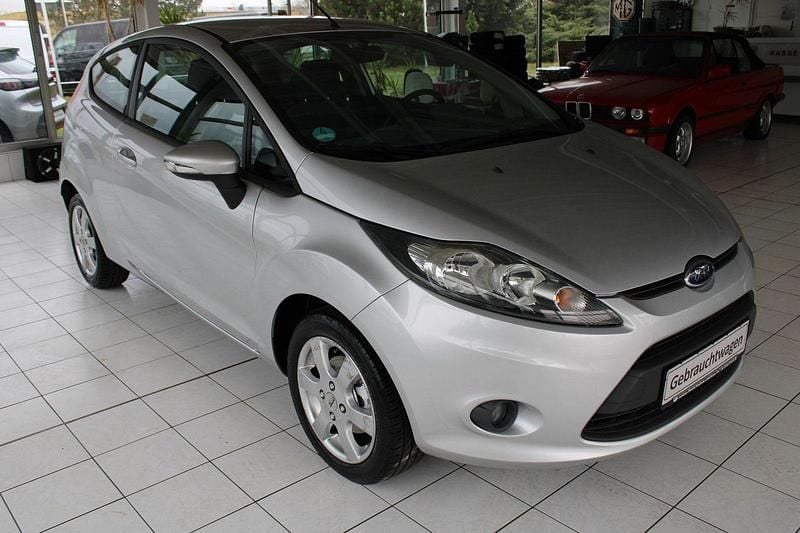 Gebraucht Ford Fiesta Trend 97 PS (71 kW) 2011 Silber Kleinwagen
