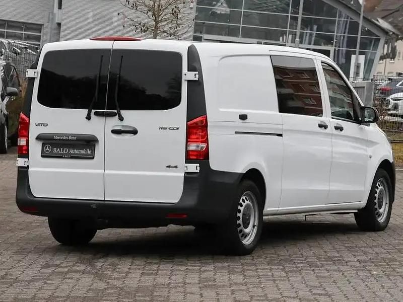 Gebraucht Mercedes Vito 163 PS (119 kW) 2022 Arktikweiss Van
