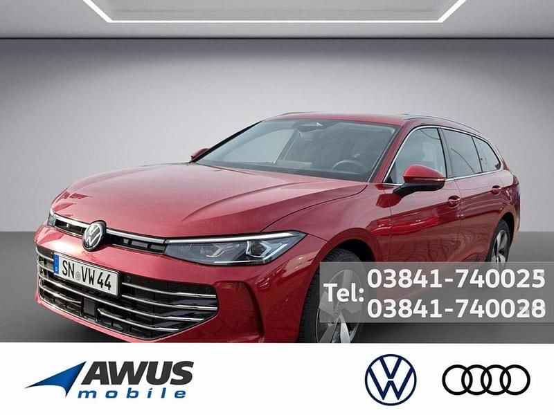 Gebraucht VW Passat Elegance 150 PS (110 kW) 2024 Rot / chilirot (metallic) Kombi